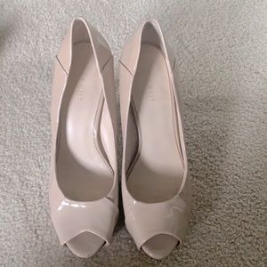 Nine West nude patent leather peep toe pumps